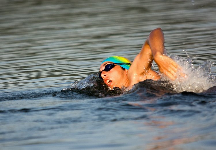 Димитровградчанин преплува язовир Жребчево за час