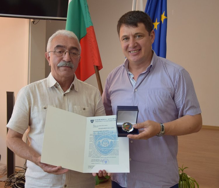 Трима служители на общинската администрация в Ардино удостоени с кристален знак