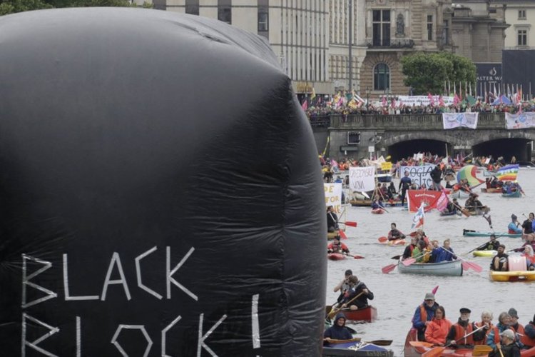 Десетки хиляди антиглобалисти в протест срещу Г-20 в Хамбург