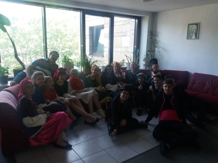 Популярният актьор Мариан Бачев и младите таланти от неговата школа  гостуват на Смолян