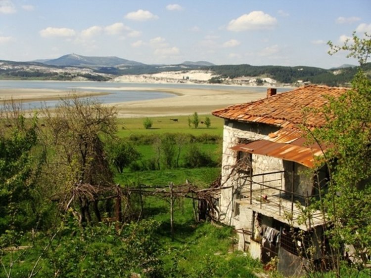 Село Лисиците – същевременно близо и далеч от цивилизацията