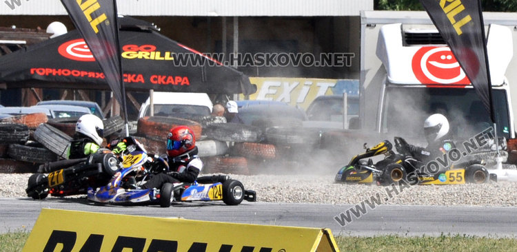 Трима пилоти катастрофираха на картинг пистата край Хасково
