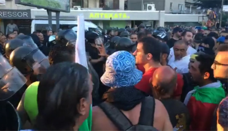 Перата е задържан около 2 часа след полунощ