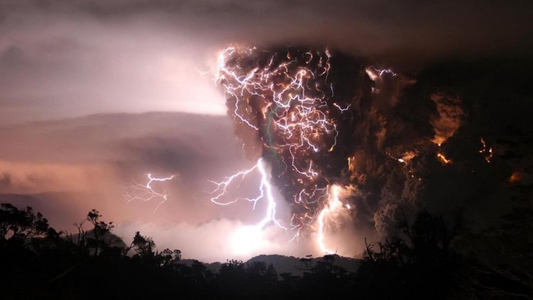 Внимание, гръмотевична буря! Какво да правим в такава ситуация ни съветват от пожарната 