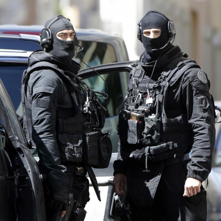 Арестуваха националист, планирал да убие Макрон