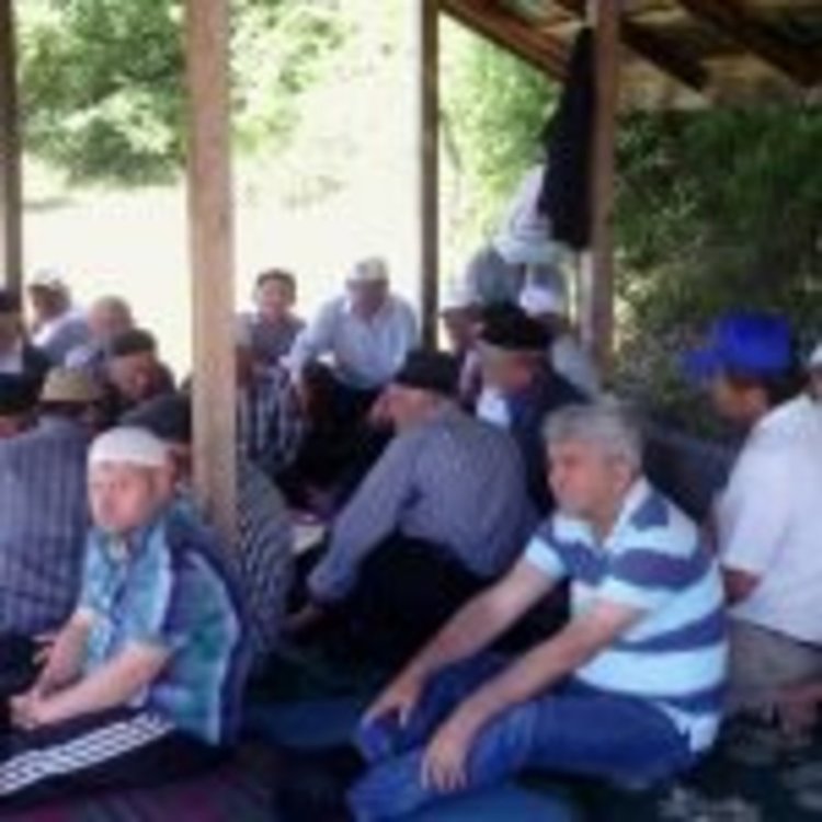 Започнаха молебените в Чернооченско