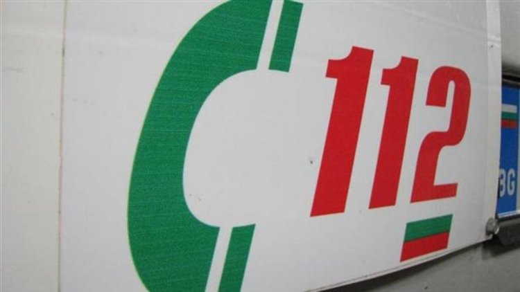 Три сигнала на 112 за отводняване, закъсал автомобил и змия в павилион