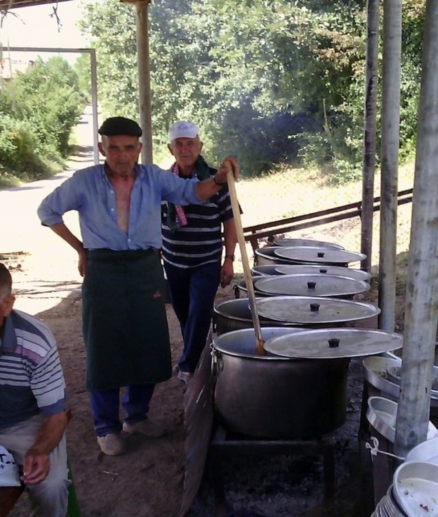 Започнаха молебените в Чернооченско