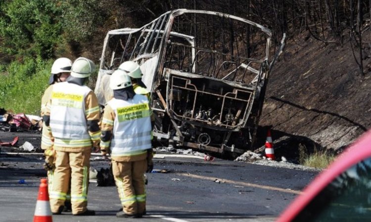 Германската полиция потвърди: 18 са жертвите на автобуса факла  