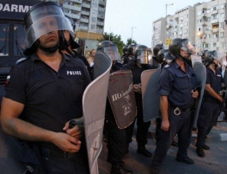 "Столипиново" на бунт с оръжия и "Аллах Акбар"