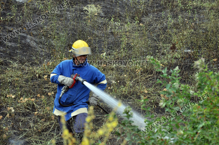 Спряха пожар на метри от бензиностанция и картинг пистата