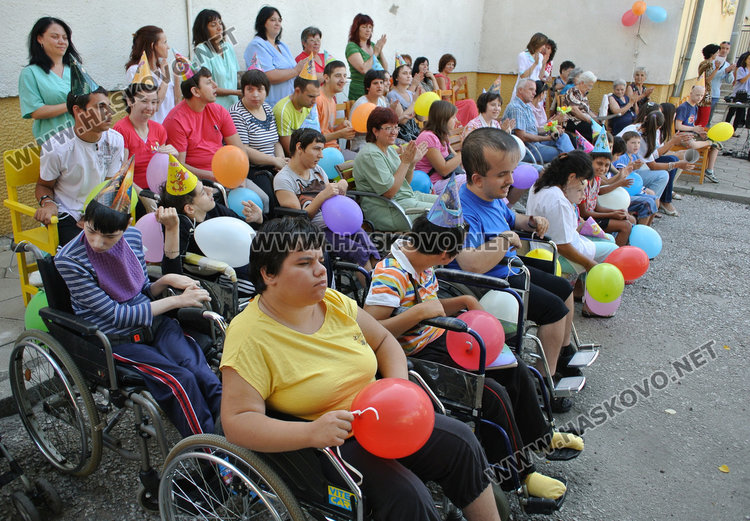 Семейства на деца с увреждания на „Синьо лято“ на Смокините