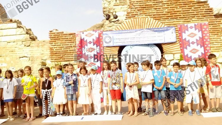 Умни математици учат в ОУ „Иван Вазов“ в Смолян, третокласник донесе златен медал