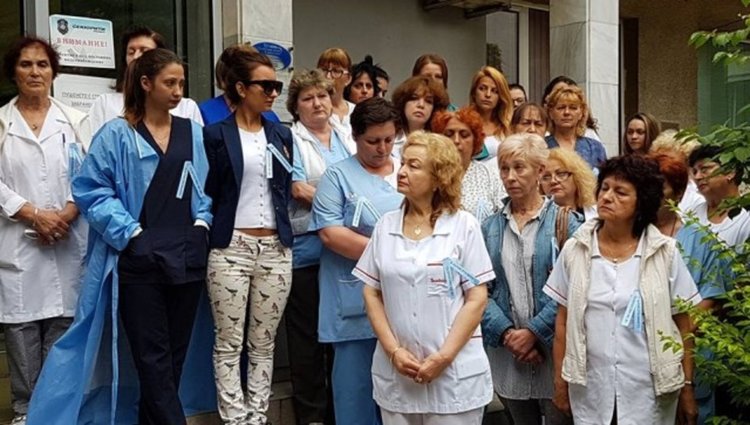 Лекарите от „Шейново“ излязоха на протест срещу насилието