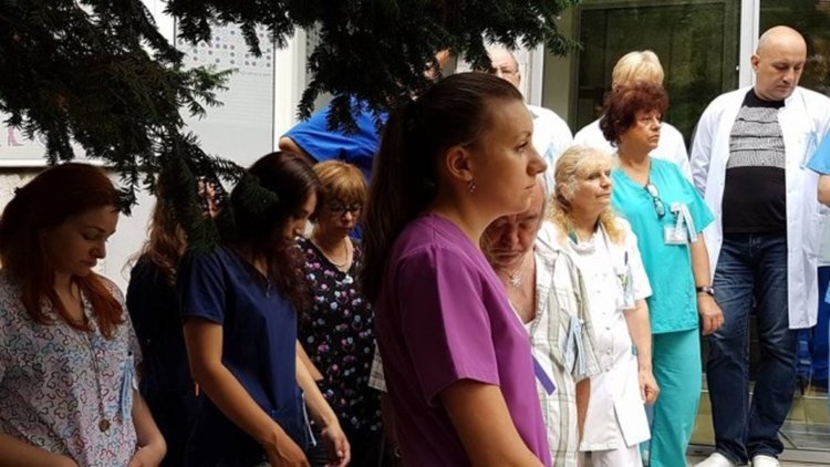 Лекарите от „Шейново“ излязоха на протест срещу насилието