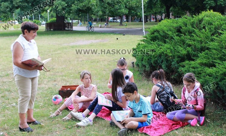 Лятна занималня „Библиотека в куфар" откриха в Димитровград