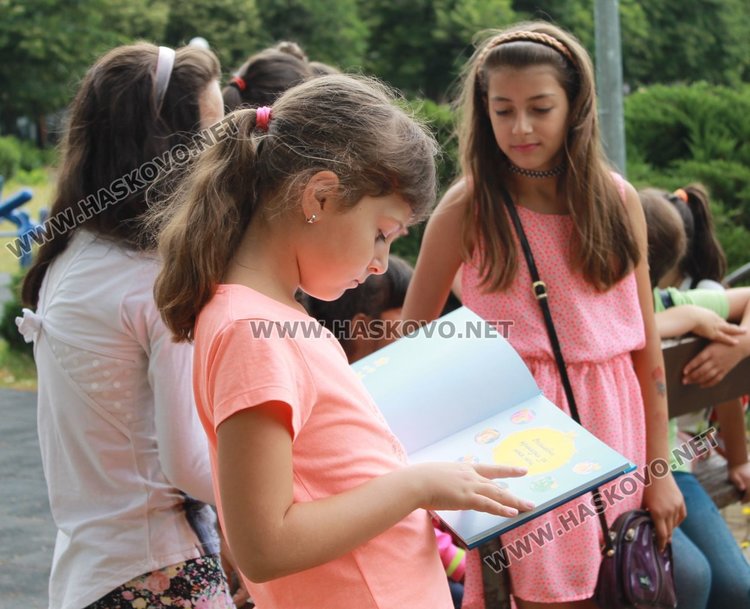 Лятна занималня „Библиотека в куфар" откриха в Димитровград