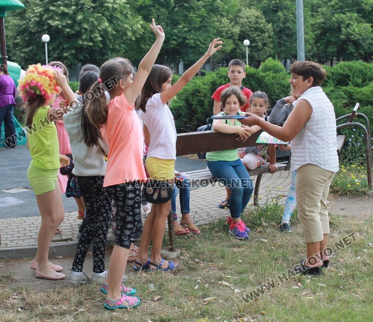 Лятна занималня „Библиотека в куфар" откриха в Димитровград