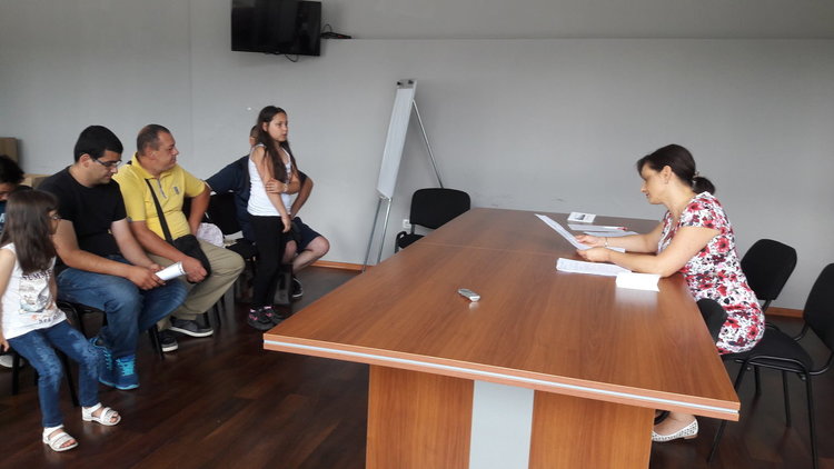 Деца поискаха детска площадка от депутатите от ГЕРБ д-р Дариткова и д-р Събев