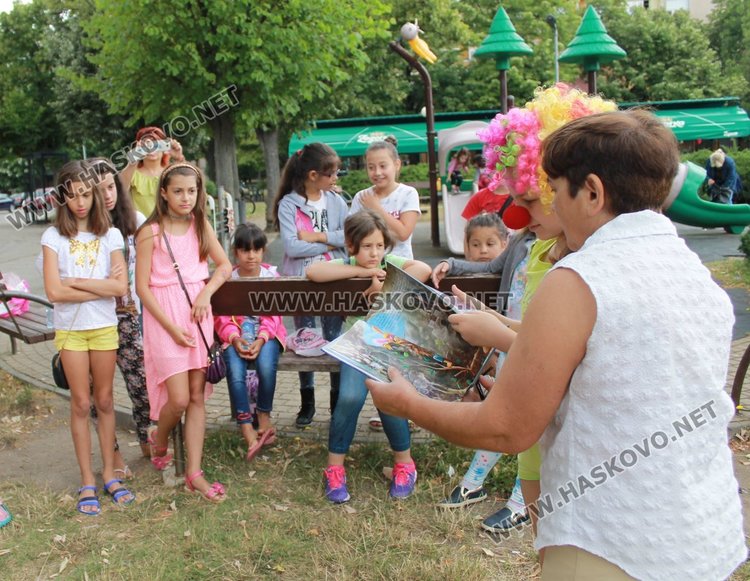 Лятна занималня „Библиотека в куфар" откриха в Димитровград