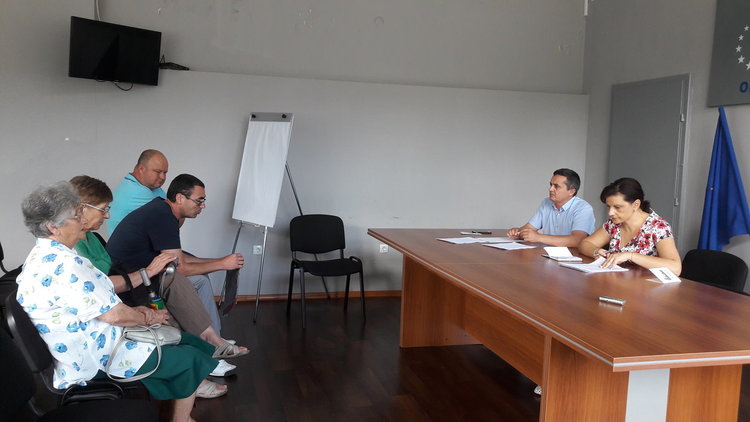 Деца поискаха детска площадка от депутатите от ГЕРБ д-р Дариткова и д-р Събев