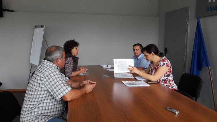 Деца поискаха детска площадка от депутатите от ГЕРБ д-р Дариткова и д-р Събев