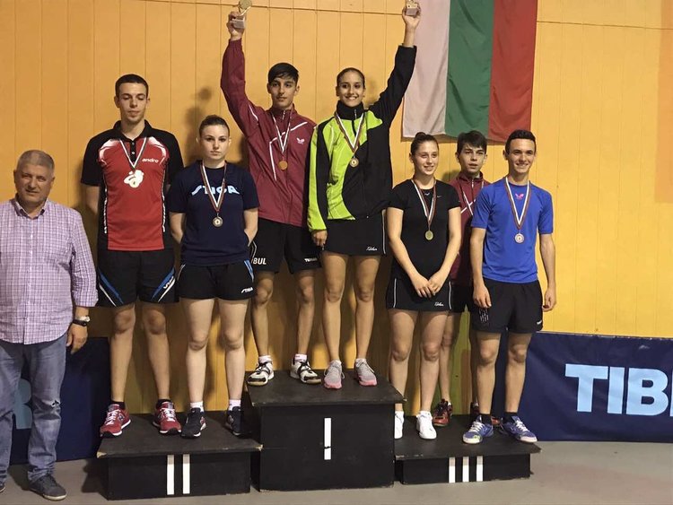 Пет медала за тенисистите от Момчилград