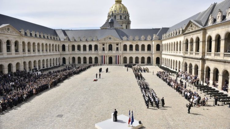 Полагат тленните останки на Симон Вейл в Пантеона в Париж