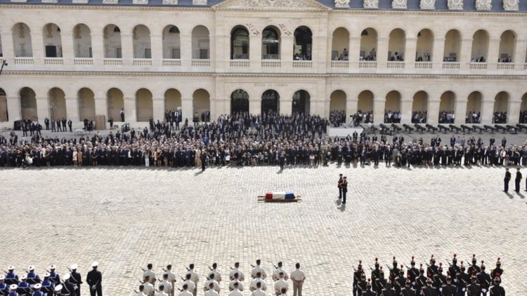 Полагат тленните останки на Симон Вейл в Пантеона в Париж