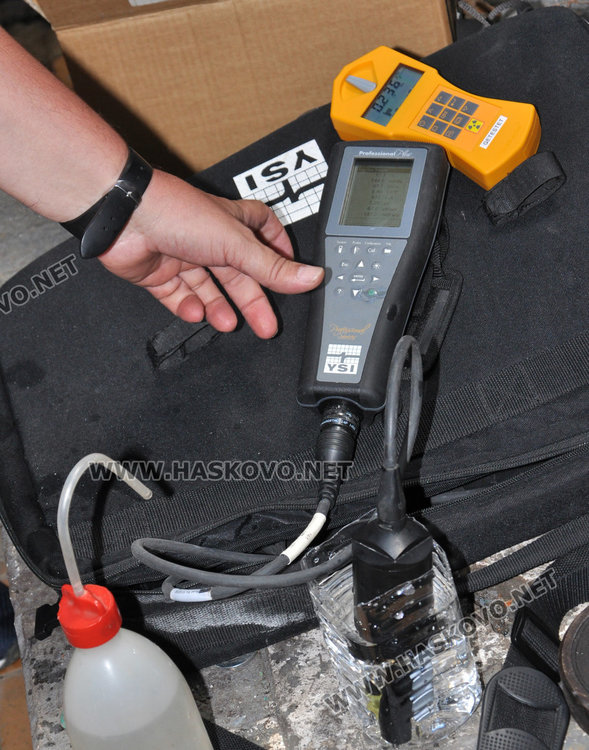 Професори геолози пиха от Хасковската вода в присъствието на прокурори