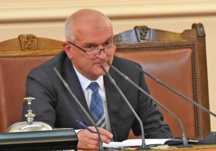 Главчев отстрани от пленарна зала депутат от БСП  