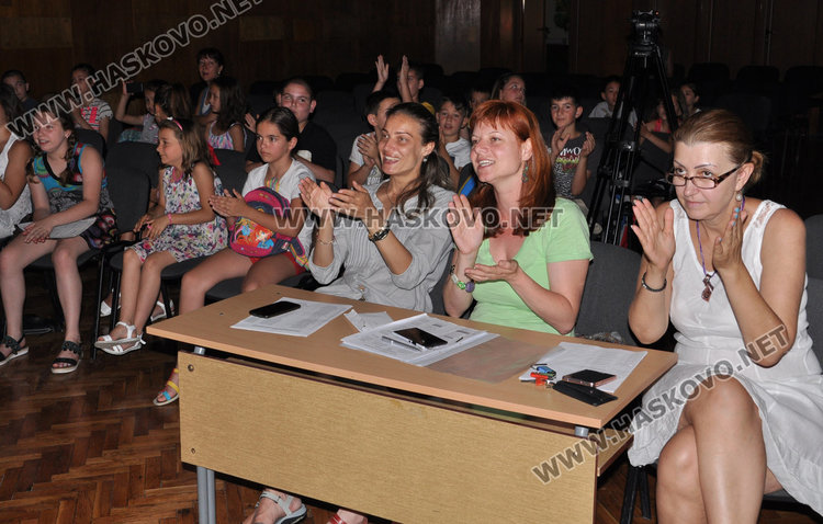 Малки таланти на сцената на Младежкия център