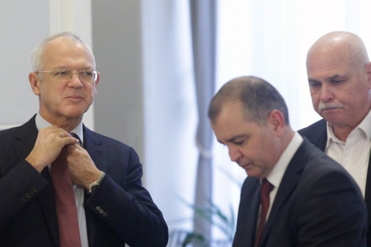 Бизнесът: Отглеждаме готованци и гоним кадърните