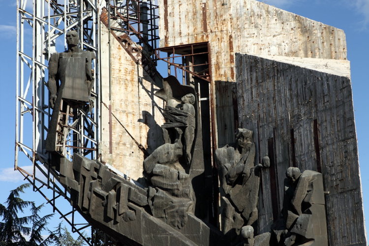 СБХ се обяви против премахването на паметника пред НДК