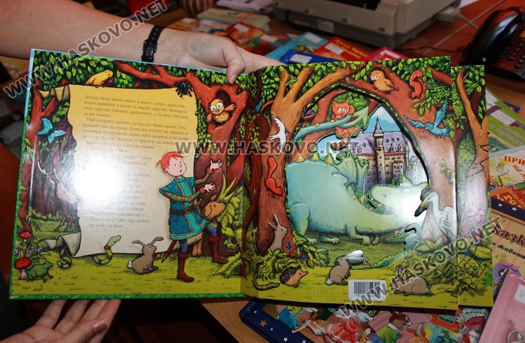 Дарение от детски книги получи димитровградската библиотека