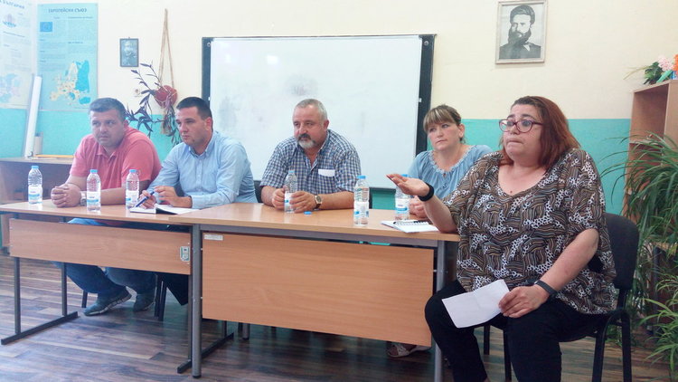 Никола Чанев пред родители учители: Училището в Чифлик няма да бъде закрито