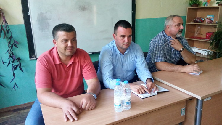 Никола Чанев пред родители учители: Училището в Чифлик няма да бъде закрито