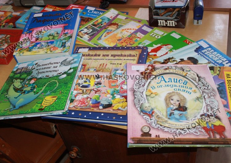 Дарение от детски книги получи димитровградската библиотека