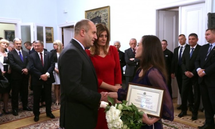 Радев към българи в Полша: Жив мост сте между два народа  