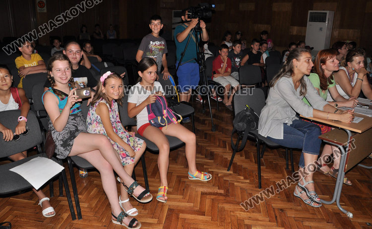 Малки таланти на сцената на Младежкия център