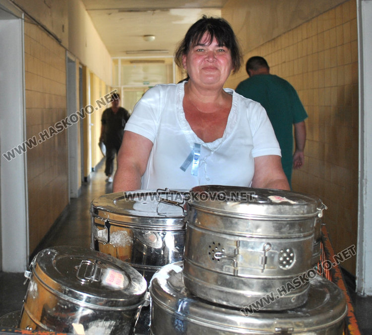 Хасковските медици със сини лентички на солидарност срещу насилието