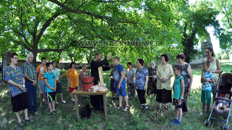 Курбан от фасул и сладолед за 130 г от освещаване на църквата „Света Неделя“