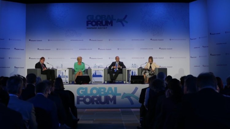 Радев настоя ЕС да запази всички канали за диалог с Русия