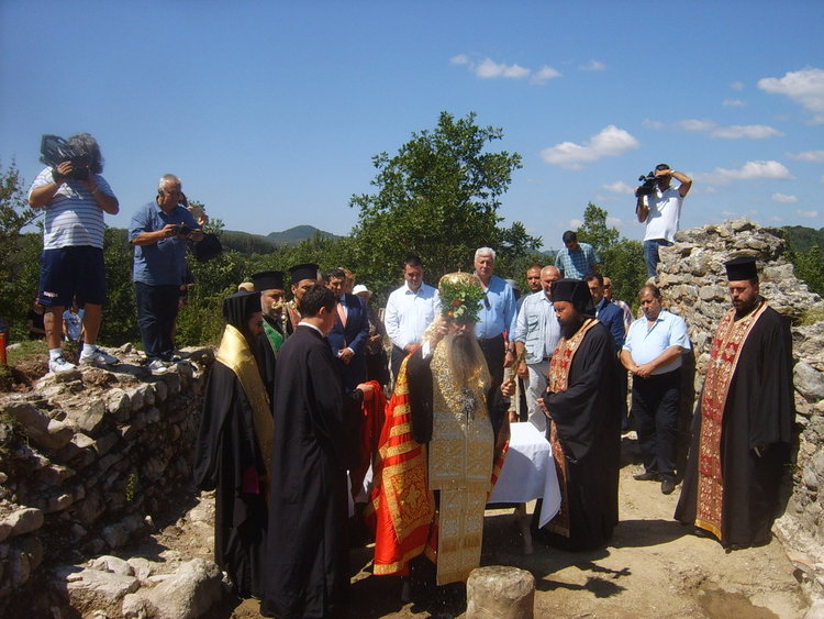Пловдивският митрополит освети храм край Добромирци