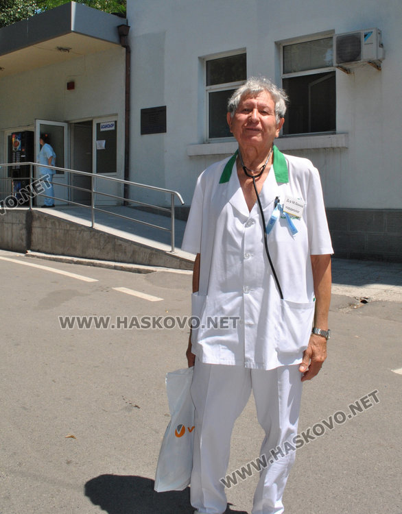 Хасковските медици със сини лентички на солидарност срещу насилието