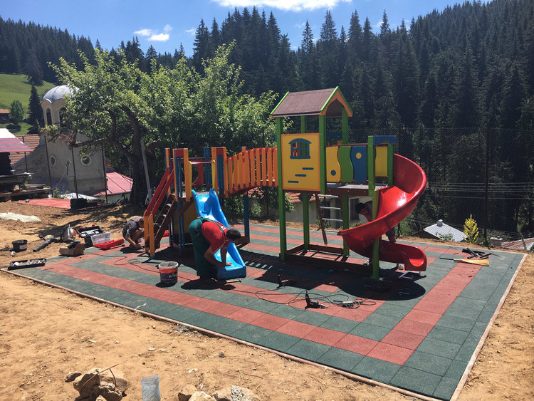 Две нови детски площадки изгражда община Чепеларе