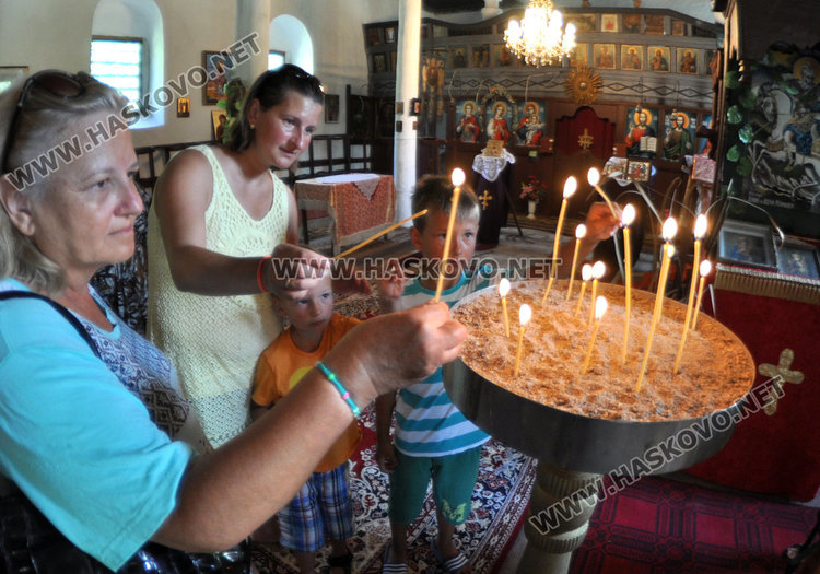 Курбан от фасул и сладолед за 130 г от освещаване на църквата „Света Неделя“