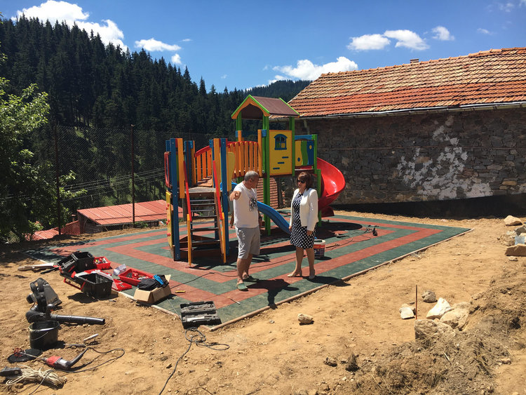 Две нови детски площадки изгражда община Чепеларе