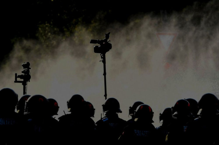 Близо 200 полицаи са ранени при протестите в Хамбург 