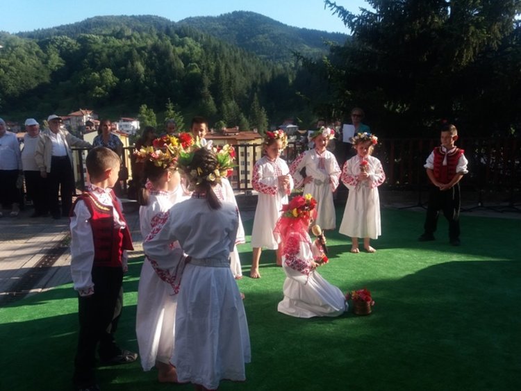 Петър Стоянов беше гост на райковци на традиционния им празник „Света Неделя” 